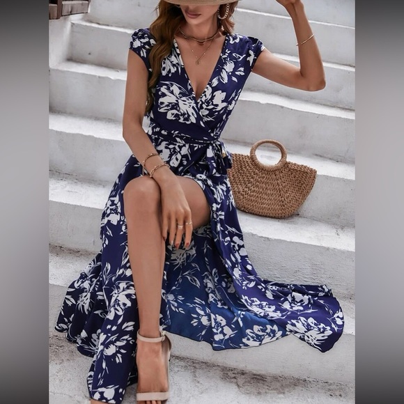 Dresses & Skirts - Boho pink floral print wrap dress